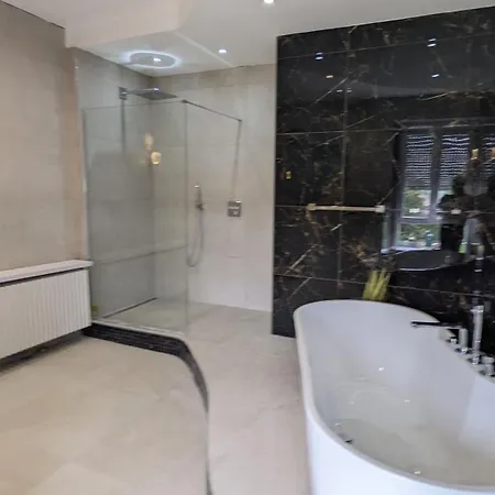 Domain La Rosiere Jusqu'a 50 Personnes Piscine Tennis Et Basket